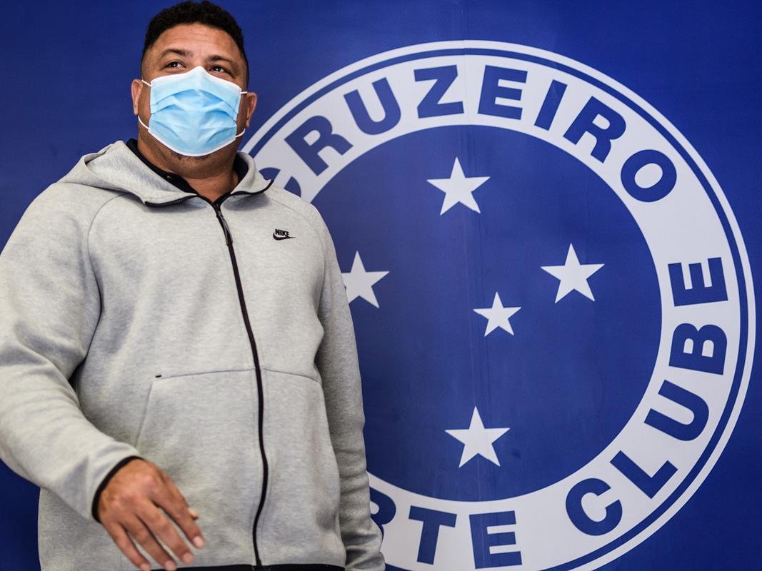 Em sua primeira visita  Toca da Raposa II, Ronaldo concedeu entrevista coletiva e teve contato com jogadores e comisso tcnica do Cruzeiro. Ele tambm se encontrou com scios da categoria Diamante.