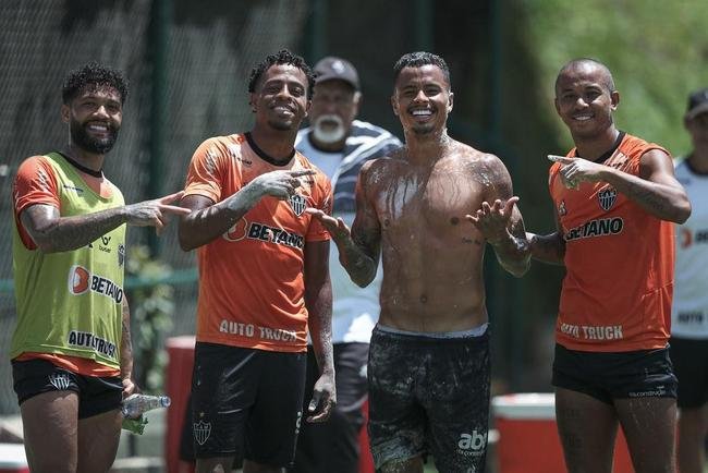 Atl�tico segue prepara��o para o cl�ssico; veja fotos