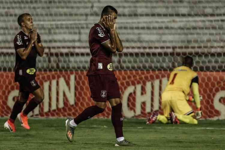 Em jogo de estreia do atacante Kieza, Náutico e River empatam em 1 a 1, pela Copa do Nordeste