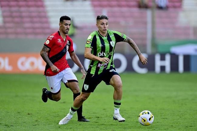 As fotos do duelo decisivo entre Amrica e Atltico, neste domingo (13/11), no Independncia, em Belo Horizonte. Partida foi vlida pela 38 rodada da Srie A do Campeonato Brasileiro.