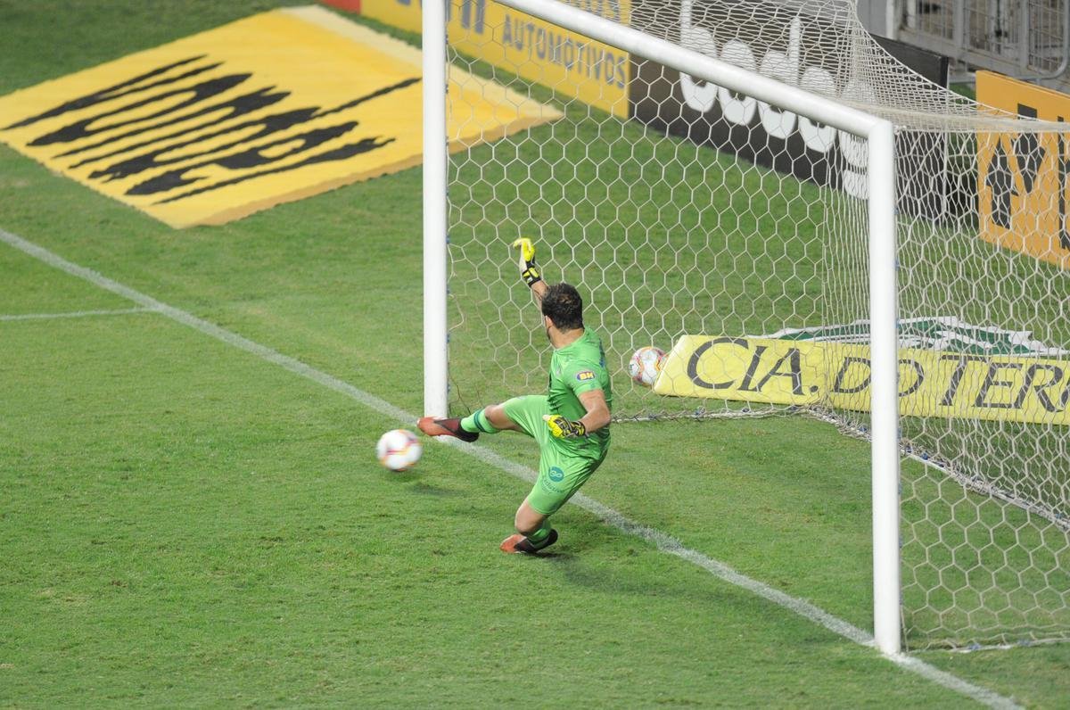Fotos do jogo entre Amrica e Cruzeiro, no Independncia, em Belo Horizonte, pela 25 rodada da Srie B do Brasileiro