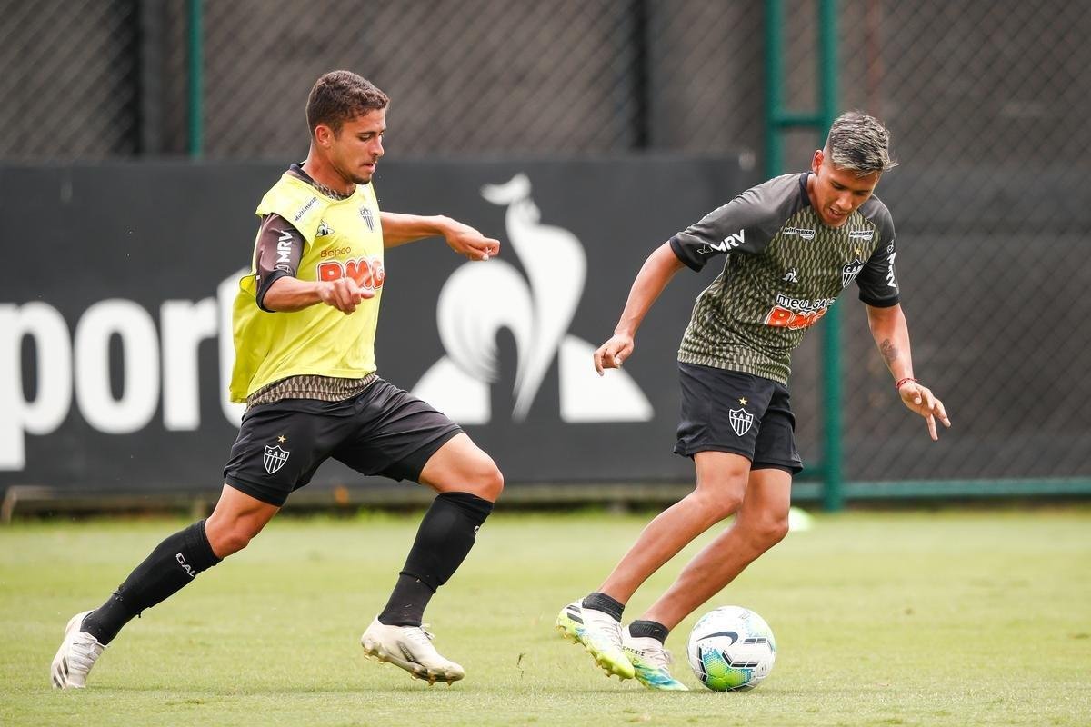 Imagens do primeiro treino de Eduardo Vargas pelo Atltico