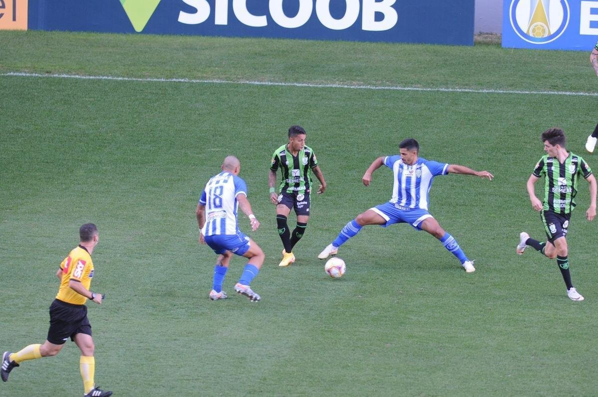 Fotos do jogo entre Amrica e CSA-AL, no Independncia, em Belo Horizonte, pela Srie B do Campeonato Brasileiro
