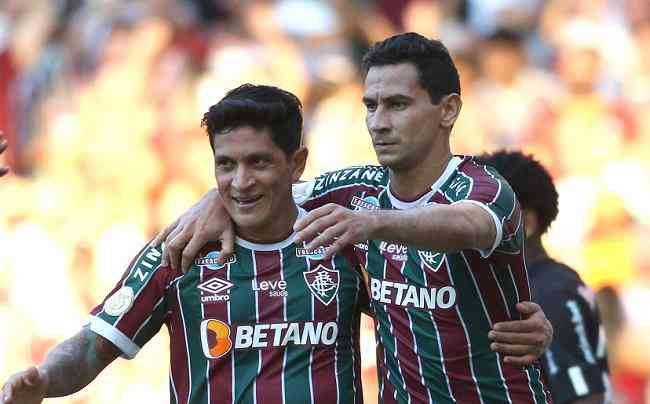 Ganso e Cano comemoram gol do Fluminense contra o Bragantino