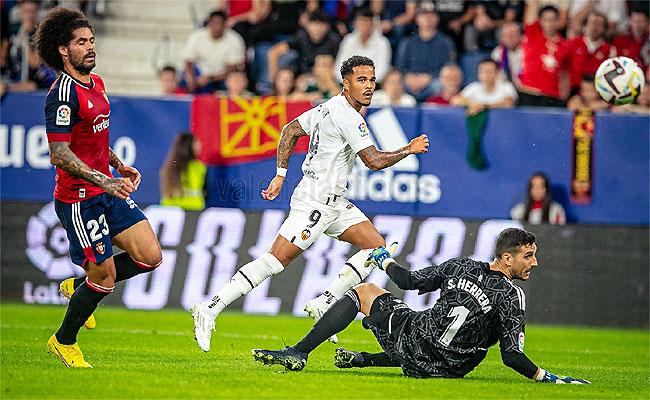 Justin Kluivert manda para as redes do Osasuna na vitria do Valencia