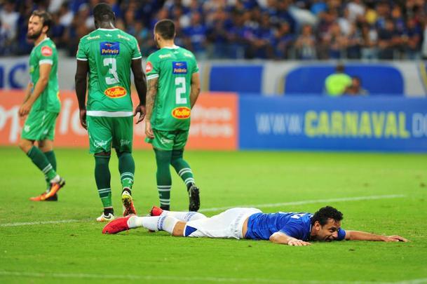 Rafinha entrou na etapa final, 'voou em campo' e marcou os dois gols que fecharam a vitria