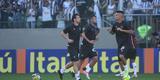 Atacante Fred durante o aquecimento para o clssico contra o Cruzeiro, no Independncia