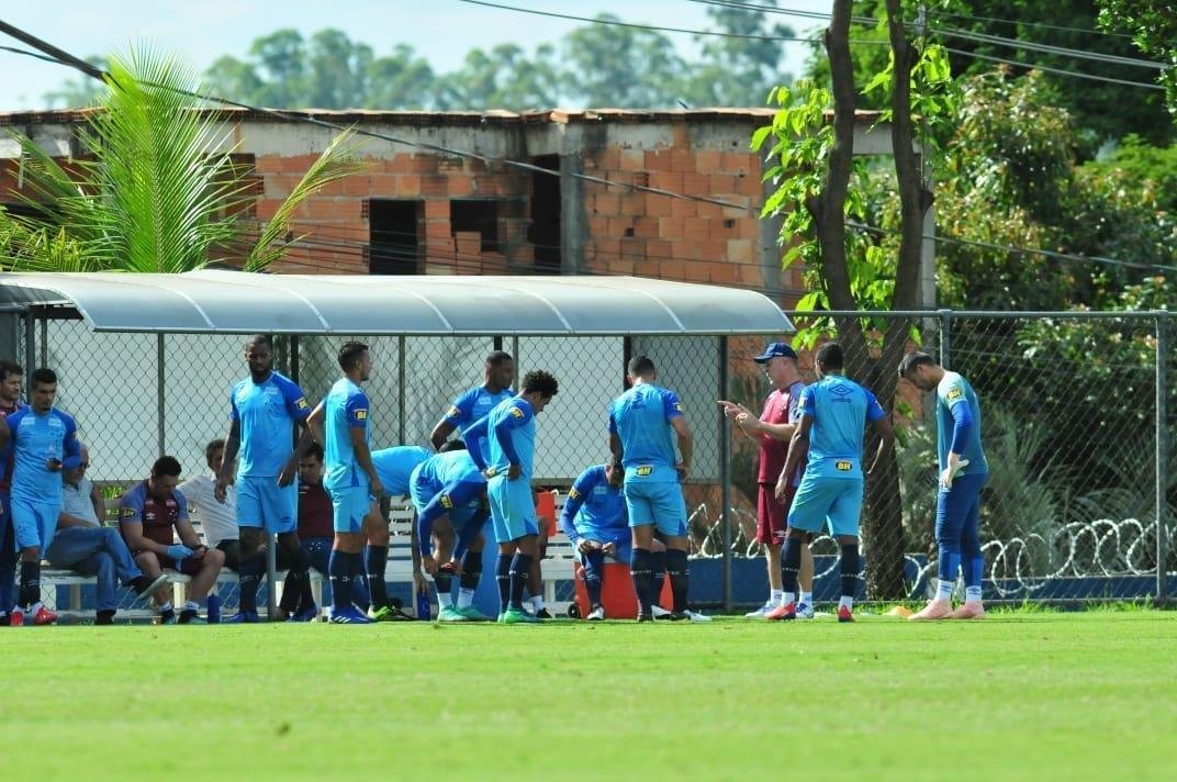 Jogo-treino foi disputado na tarde deste sbado, na Toca da Raposa II