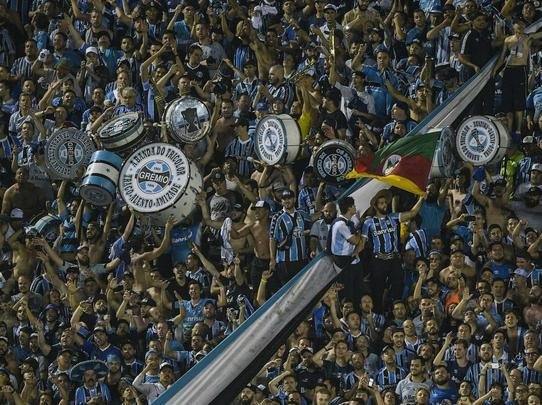 Grmio vence Lans de novo na Argentina e conquista o tri da Copa Libertadores