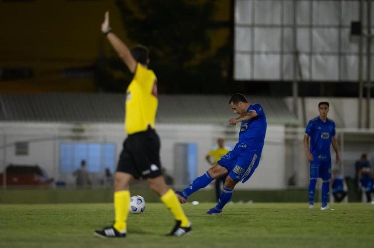 Fotos do jogo entre Juazeirense e Cruzeiro, no Estádio Adauto Moraes, em Juazeiro-BA, pela terceira fase da Copa do Brasil