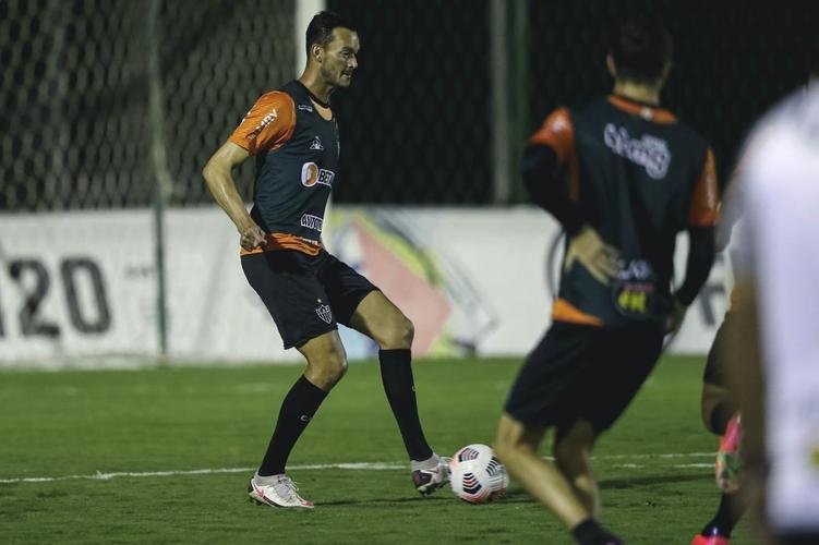 Tcnico Cuca comandou atividade do Atltico no CT da Conmebol no Paraguai 