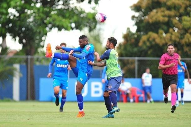 Imagens do jogo-treino entre Cruzeiro e Ipatinga, na Toca da Raposa II, nesta sexta-feira (12/01)