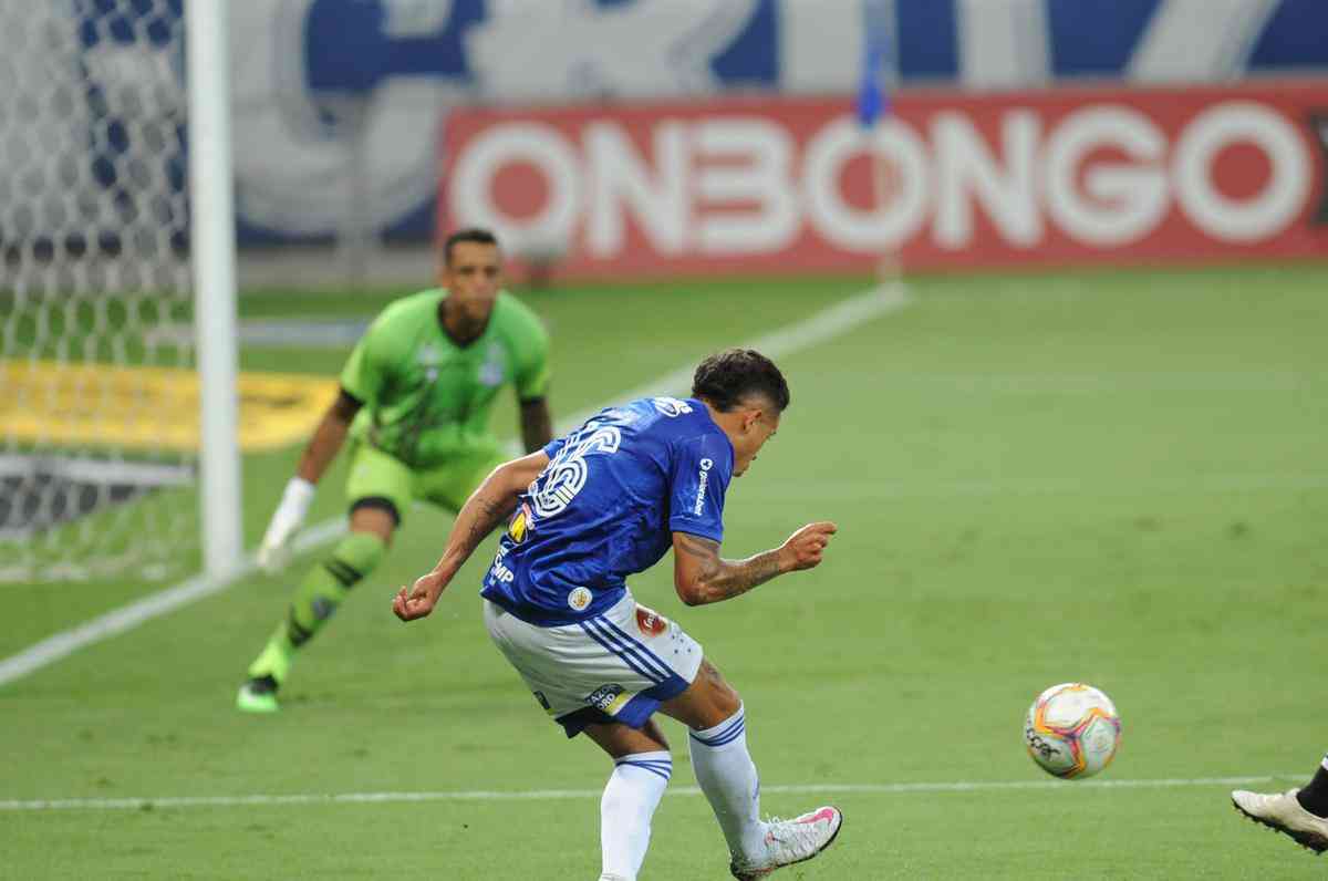 Jogo entre Cruzeiro e Figueirense, no Mineirão, em Belo Horizonte, pela 22ª rodada da Série B do Campeonato Brasileiro