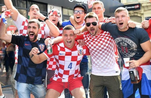 Torcedores croatas lotaram as ruas da capital Zagreb para assistir  final da Copa do Mundo