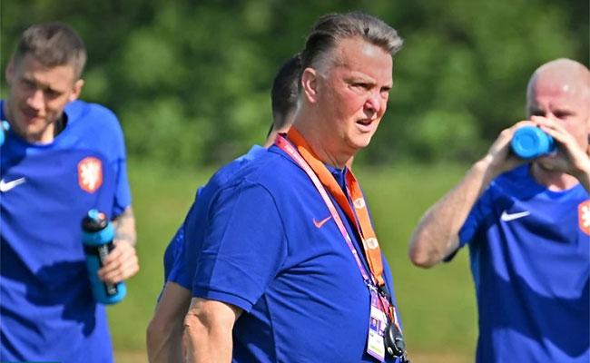 Holanda, do técnico Louis Van Gaal, vem de vitória e empate no Grupo A