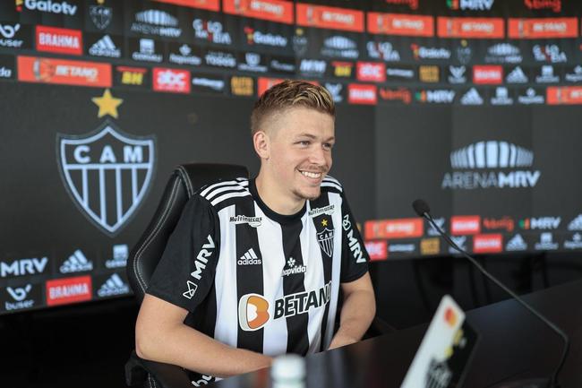 Bruno Fuchs é apresentado pelo Atlético