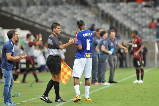 Cruzeiro e Atltico-PR jogaram no Mineiro pela terceira rodada do Grupo C da Primeira Liga
