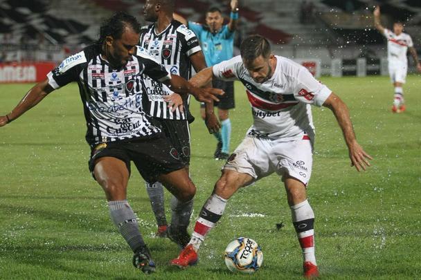 Santa Cruz e Botafogo-PB se enfrentaram pela 12ª rodada da Série C do Campeonato Brasileiro para se manterem na briga pelo G4