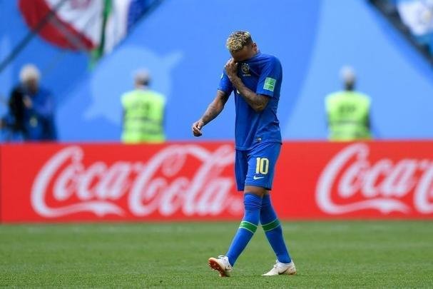 Neymar chorou após marcar o segundo gol do Brasil na vitória por 2 a 0 sobre a Costa Rica