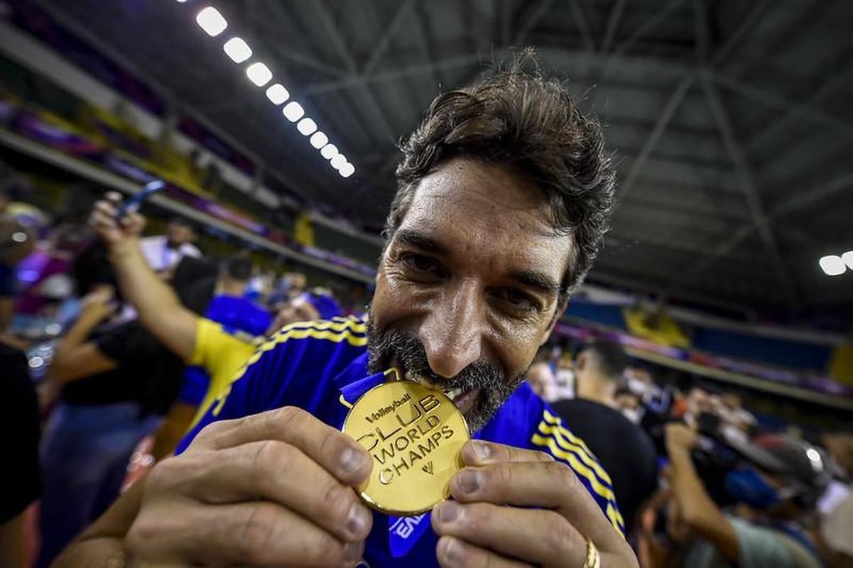 Fotos da festa do Cruzeiro com a vitria sobre o Civitanova e a conquista do tetracampeonato mundial de vlei, em Betim