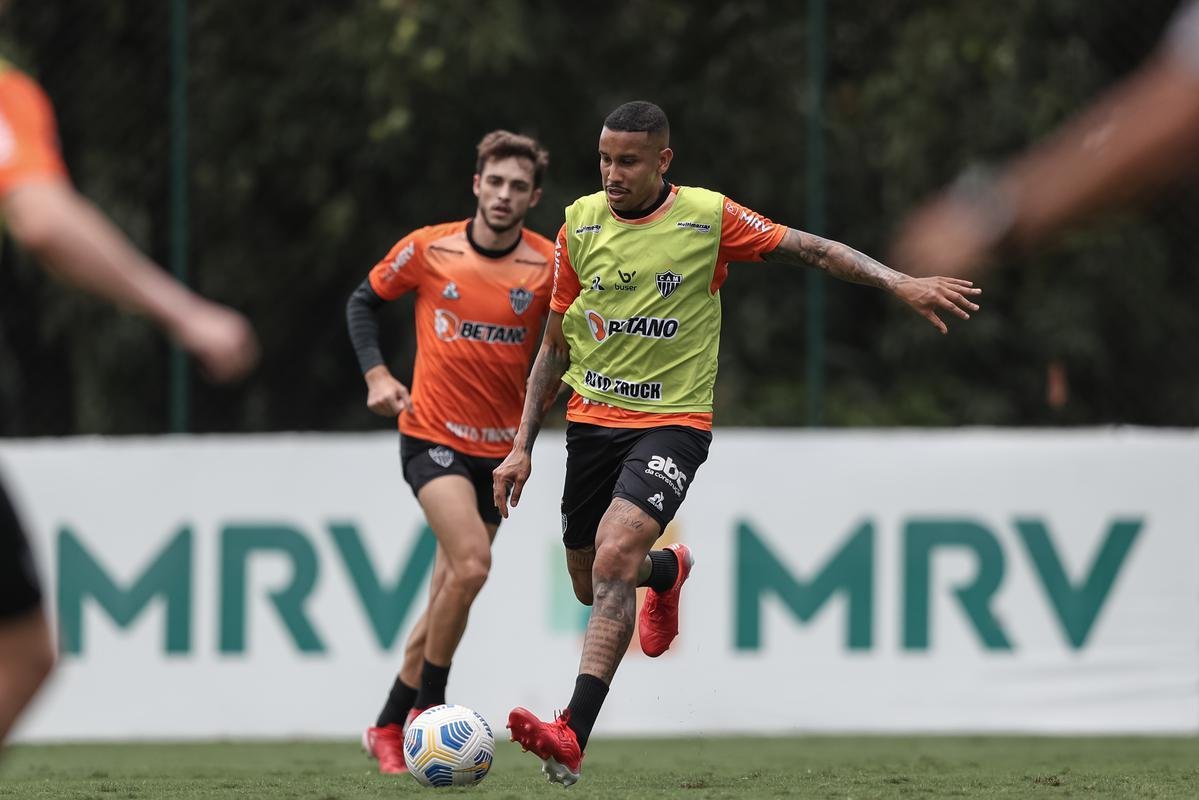 Elenco atleticano encerrou a preparao para enfrentar o Atltico-GO fora de casa 