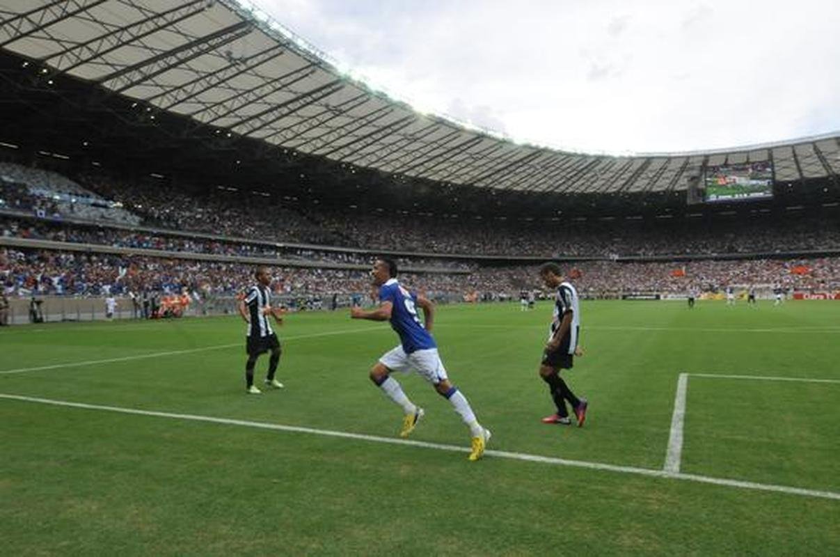 Fotos exclusivas do clssico entre Cruzeiro e Atltico na reabertura oficial do Mineiro