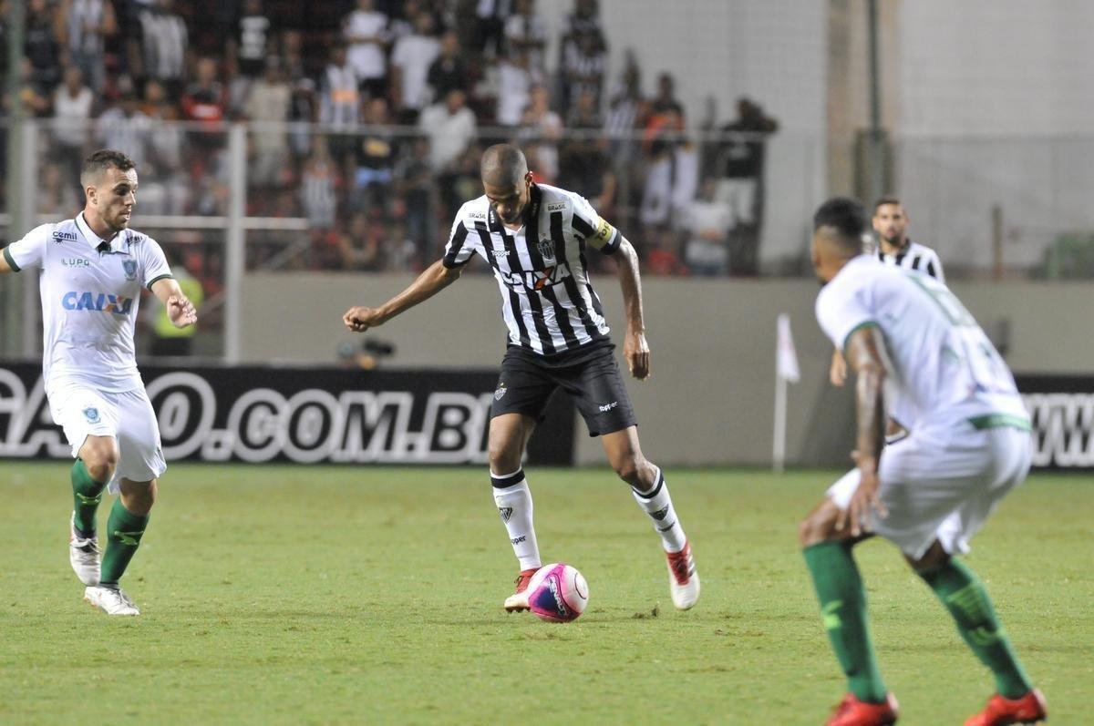 Fotos do primeiro tempo do clssico entre Atltico e Amrica, no Independncia, pela semifinal do Mineiro