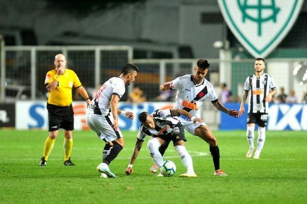 Equipes se enfrentam em jogo adiado da 21 rodada do Campeonato Brasileiro