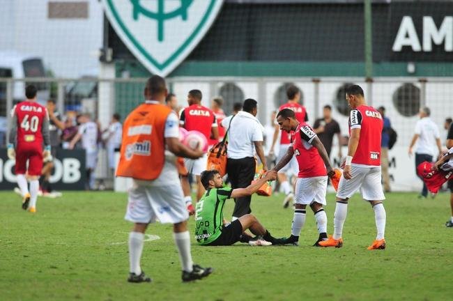 No duelo de volta, tambm no Independncia, em Belo Horizonte, o Amrica voltou a ser superado pelo Atltico - dessa vez, por 2 a 0 - e deu adeus ao Campeonato Mineiro daquela edio.