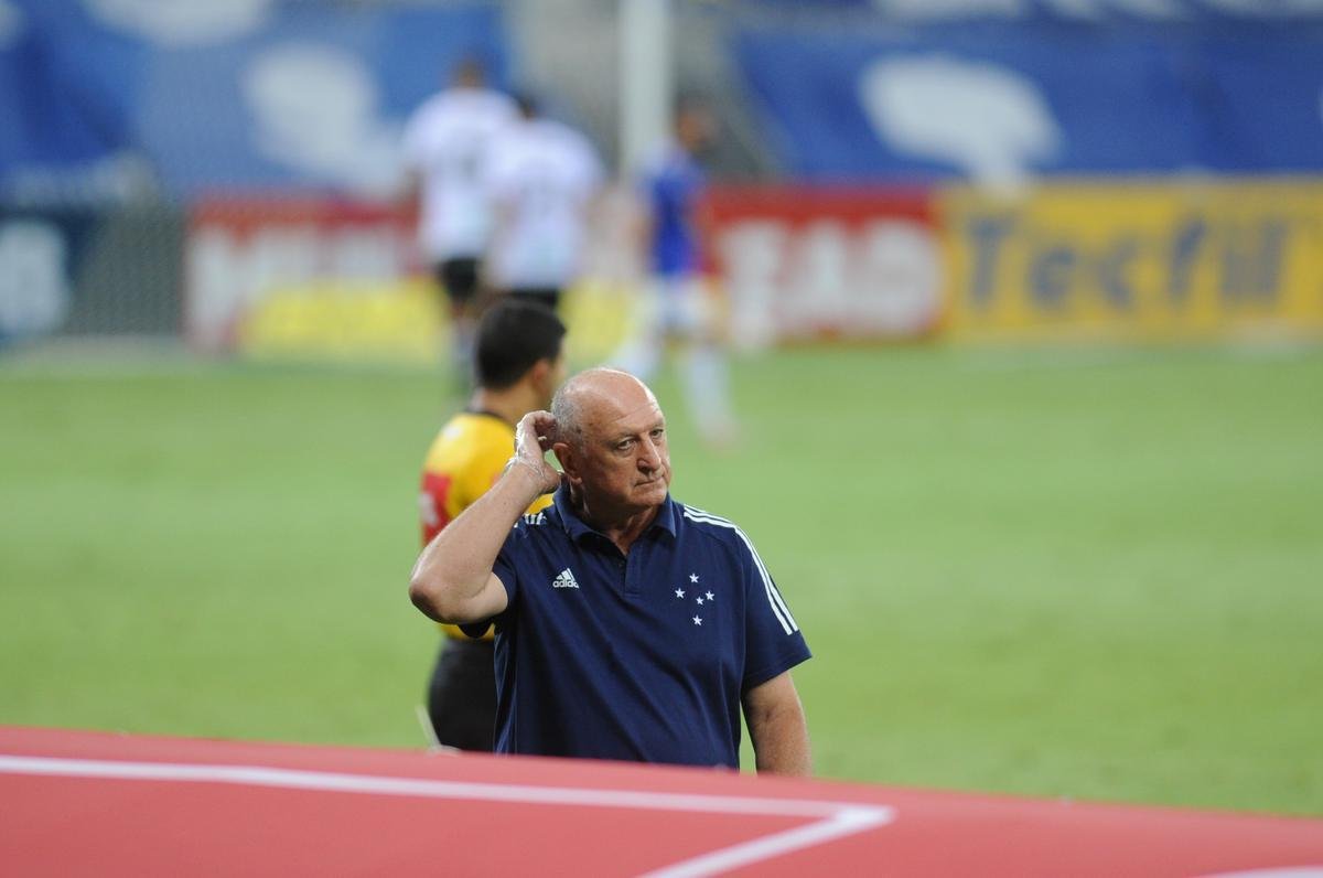Jogo entre Cruzeiro e Figueirense, no Mineiro, em Belo Horizonte, pela 22 rodada da Srie B do Campeonato Brasileiro
