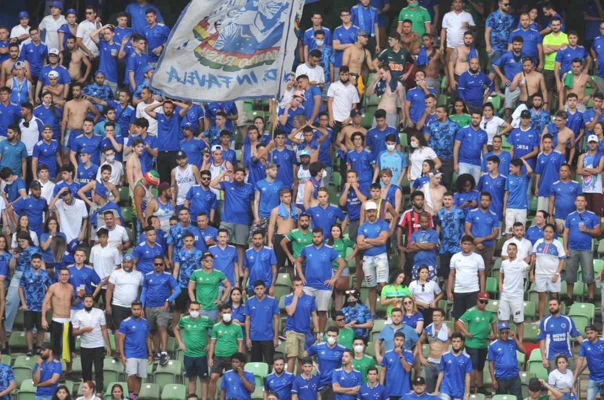 Imagens de Cruzeiro x CSA, no estdio Independncia, em Belo Horizonte, pela 2 rodada da Srie B