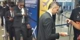 Jogadores do Atl�tico no Aeroporto Internacional de Confins durante embarque para o Chile