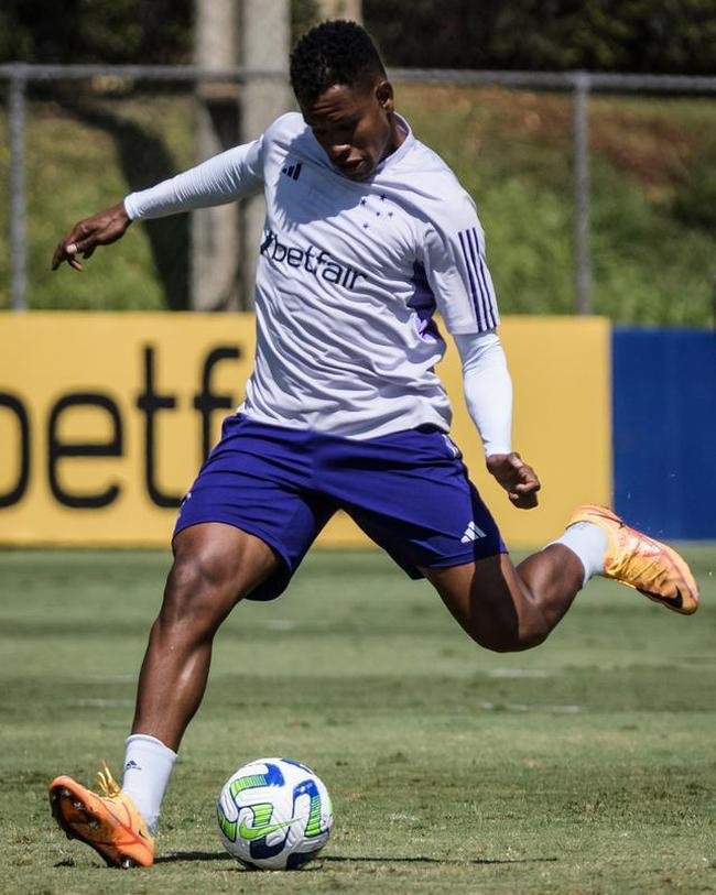 O Cruzeiro treinou nesta quarta-feira (5/4), na Toca da Raposa II, em Belo Horizonte