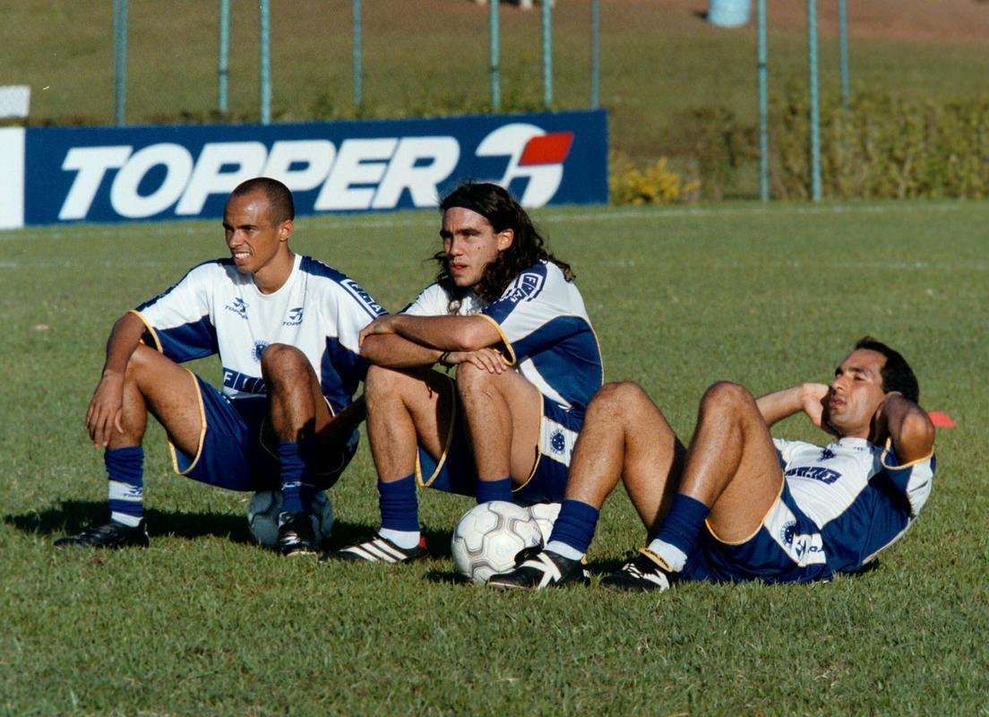 Ricardinho, Sorn e Edmundo, em treino do Cruzeiro em 2001