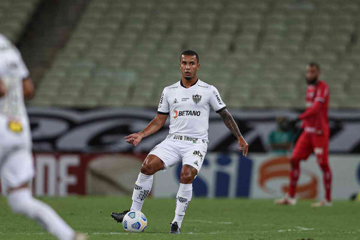 Bueno - zagueiro esteve em campo em um jogo e foi reserva em outros trs