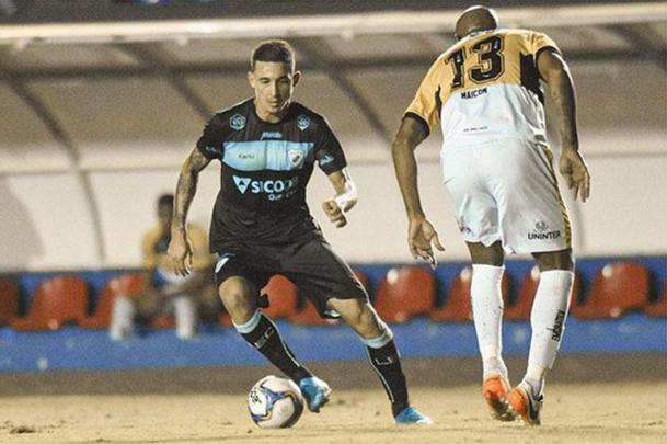 A Ponte Preta anunciou a contratao do atacante Safira, que estava no Londrina