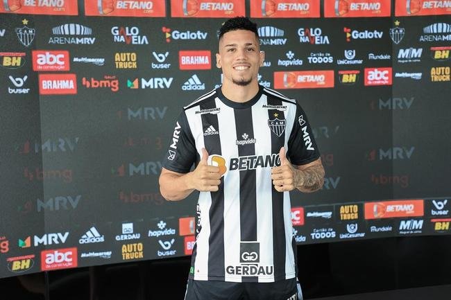 Paulinho foi oficialmente apresentado na Cidade do Galo nesta sexta-feira (16/12).