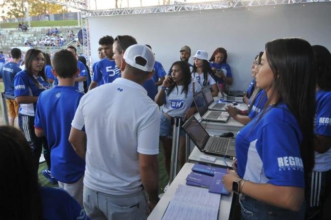 Caravana do Cruzeiro em Conselheiro Lafaiete, com a presena de Ronaldo Fenmeno. Milhares de torcedores cruzeirenses compareceram ao Parque de Exposies Tancredo Neves para prestigiar o evento oficial do clube