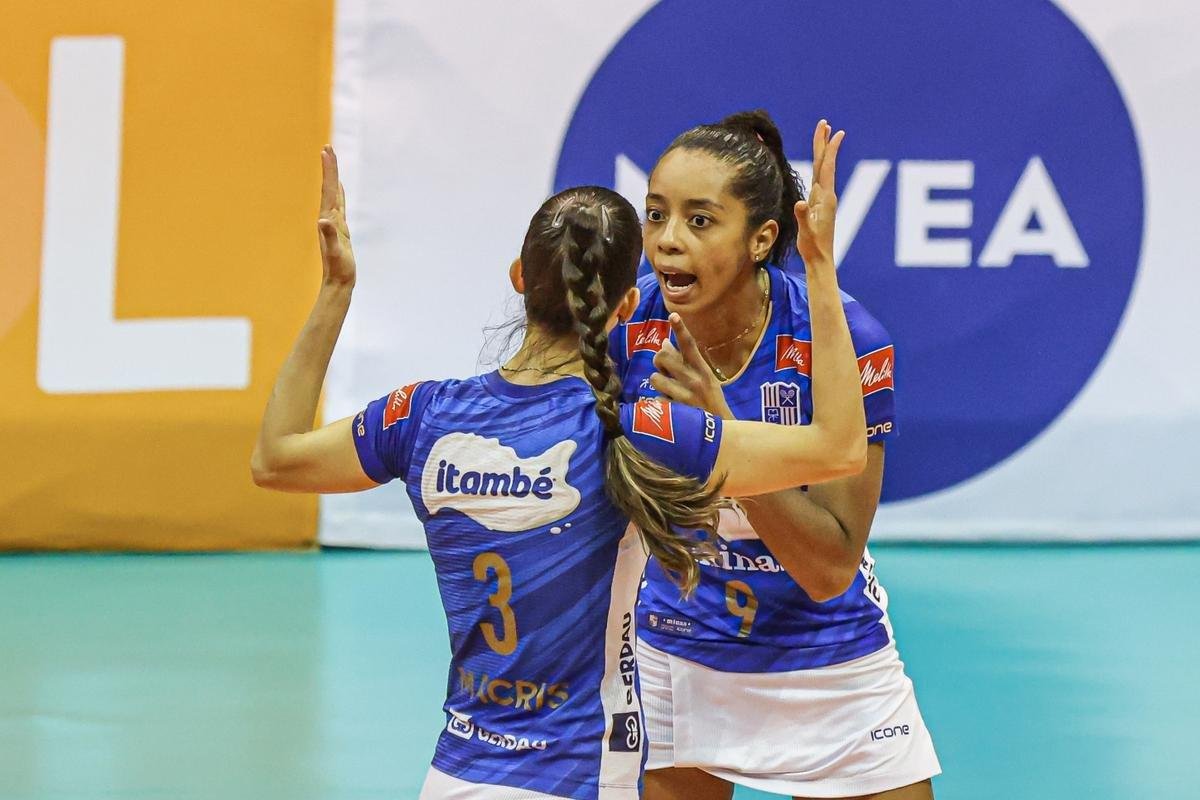 Minas venceu a segunda partida da deciso, por 3 sets a 1, nesta sexta-feira, na Arena Nilson Nelson, em Braslia, e fechou a srie melhor de trs com dois triunfos. As parciais foram de 26/24, 18/25, 25/15 e 25/17. 