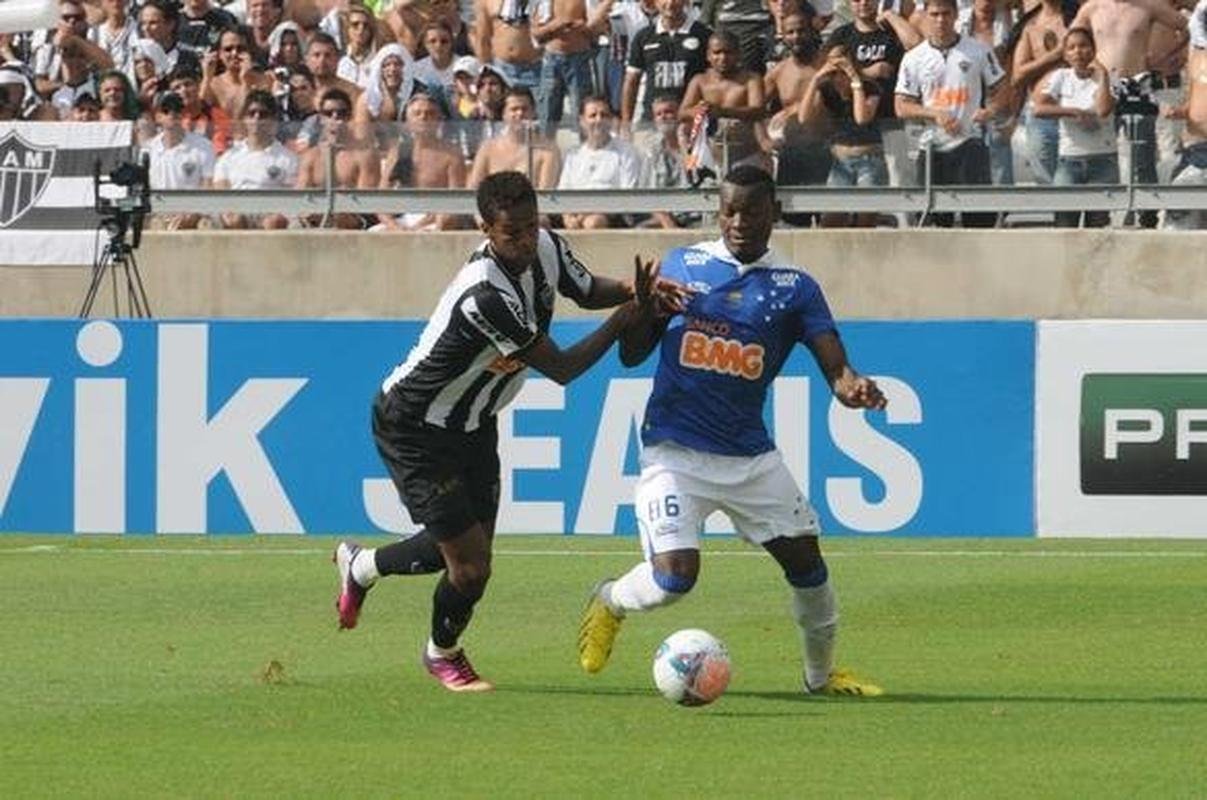 Fotos exclusivas do clssico entre Atltico e Cruzeiro na reabertura do novo Mineiro