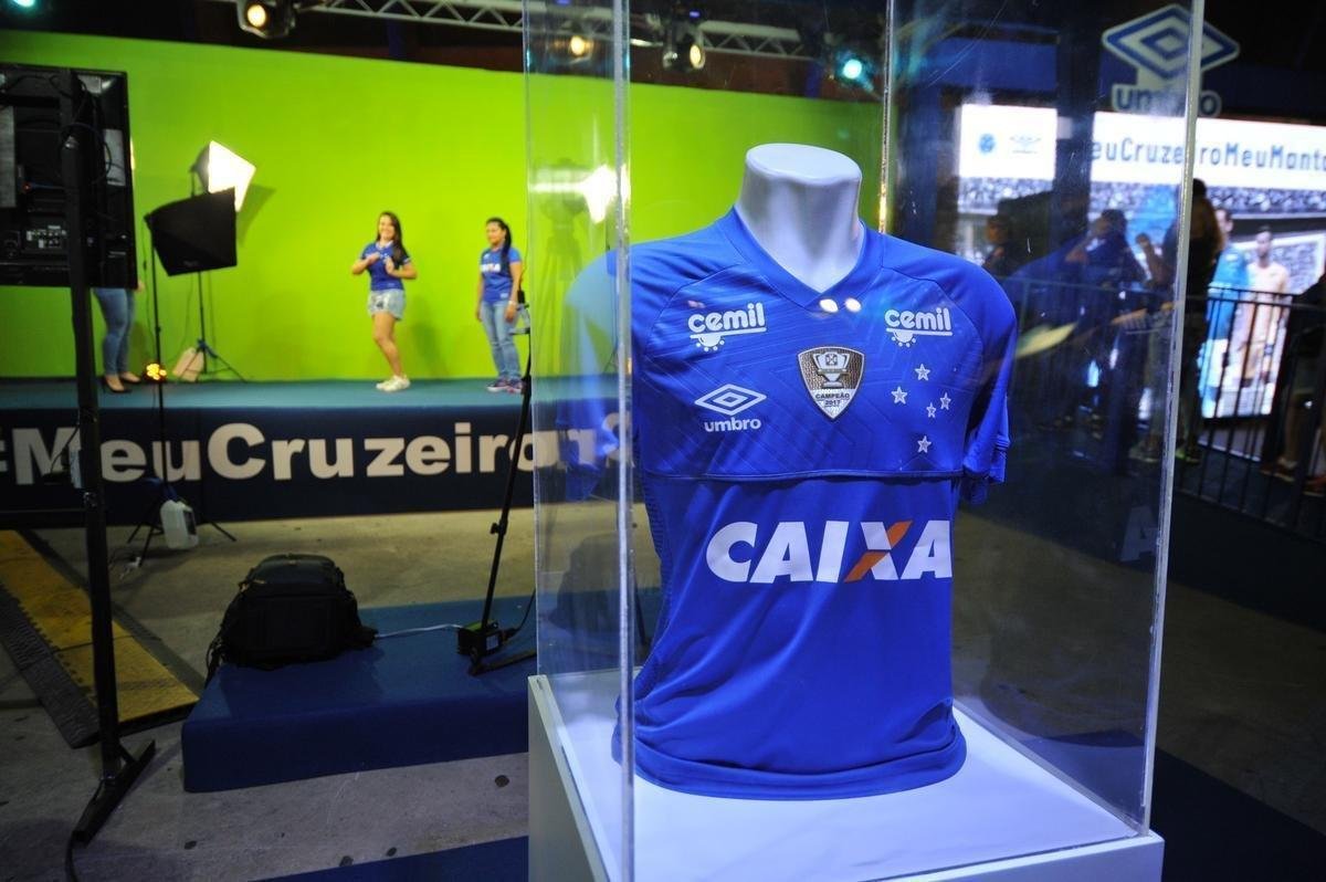 Com lanamento de uniforme e aes voltadas para o Dia Internacional da Mulher, Cruzeiro movimentou esplanada do Mineiro antes de jogo contra a URT (crdito: Juarez Rodrigues/EM D.A Press)