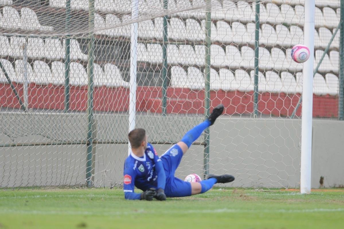 Coimbra venceu o Uberlndia por 1 a 0 e conquistou o trofu do Mdulo II do Campeonato Mineiro