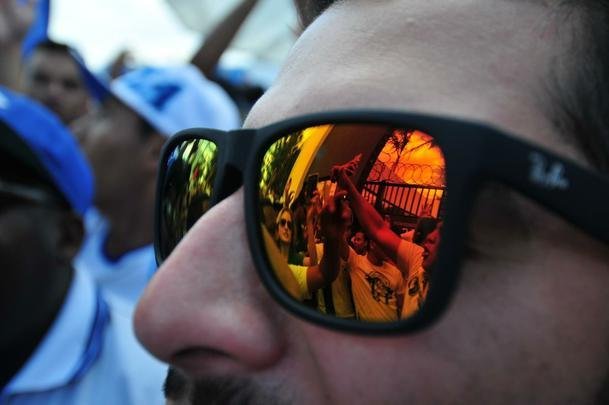 Torcedores do Cruzeiro foram  Toca da Raposa II prestar incentivo ao time antes de final da Copa do Brasil