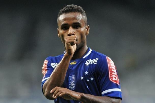 lber marcou golao e virou o placar para o Cruzeiro no Mineiro