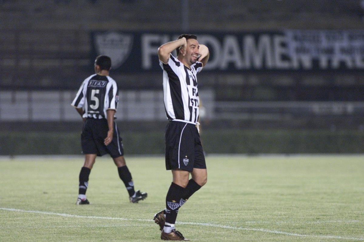 A segunda passagem aconteceu em 2003. Foram 42 partidas e 28 gols naquela temporada. Ele acabou vendido ao Al Ittihad, da Arbia Saudita.