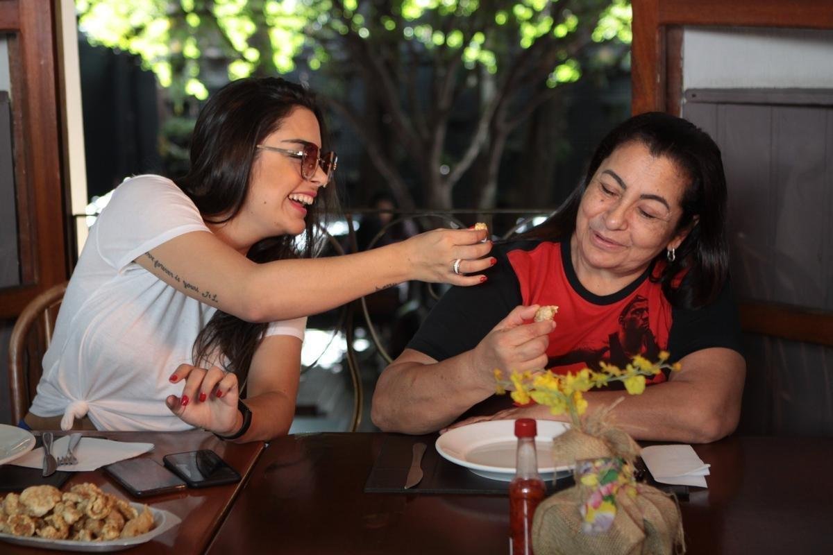 Na primeira vez de Larissa Riquelme em Belo Horizonte, levamos a modelo e apresentadora paraguaia para um verdadeiro banquete de pratos tpicos da culinria mineira. E ela adorou!