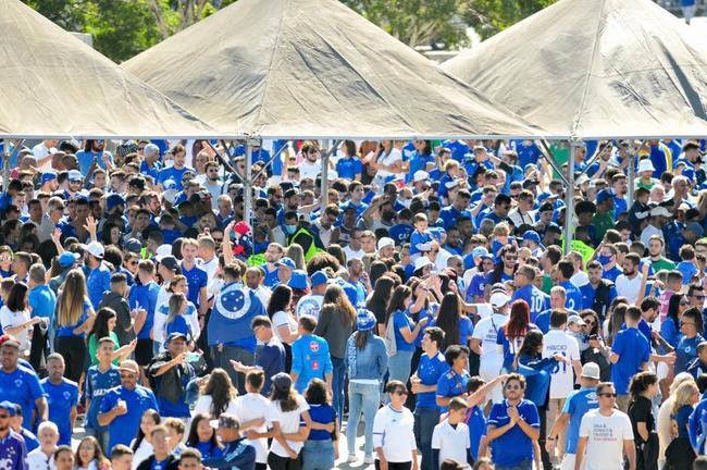 Fotos da torcida do Cruzeiro no jogo contra o Sampaio Corrêa