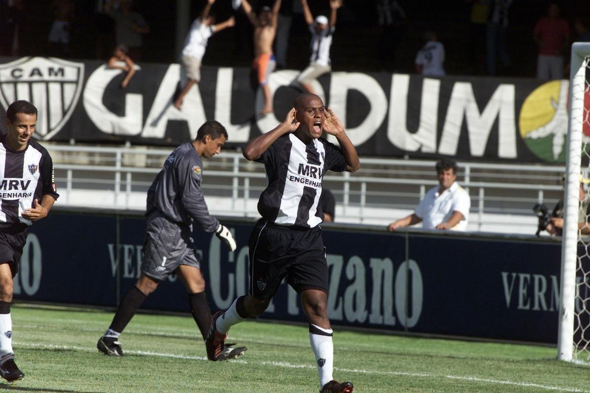35 - Quirino - 2003/2004/2005 - 65 jogos / 14 gols - 0,21 por jogo