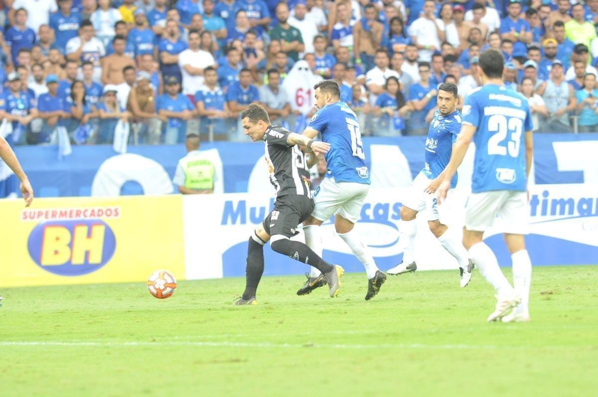 Fotos do primeiro clssico da final do Mineiro, entre Cruzeiro e Atltico, no Mineiro