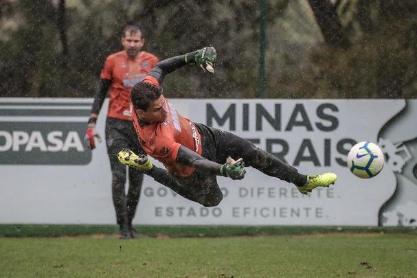 Atlético treina com Victor e Jair em campo; veja fotos